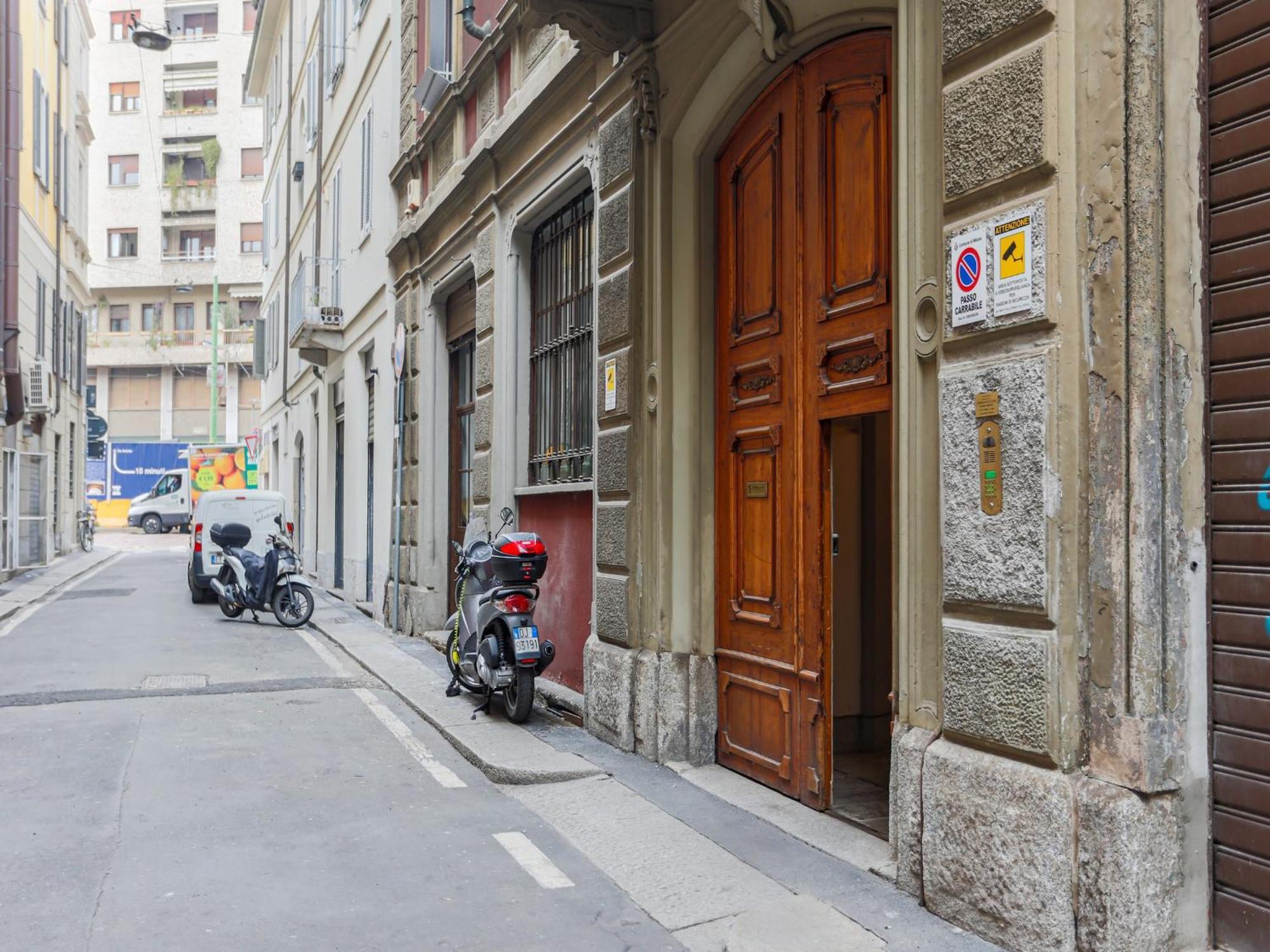 The Best Rent - Spacious One-Bedroom Apartment Near The Columns Of San Lorenzo Milan Exterior photo